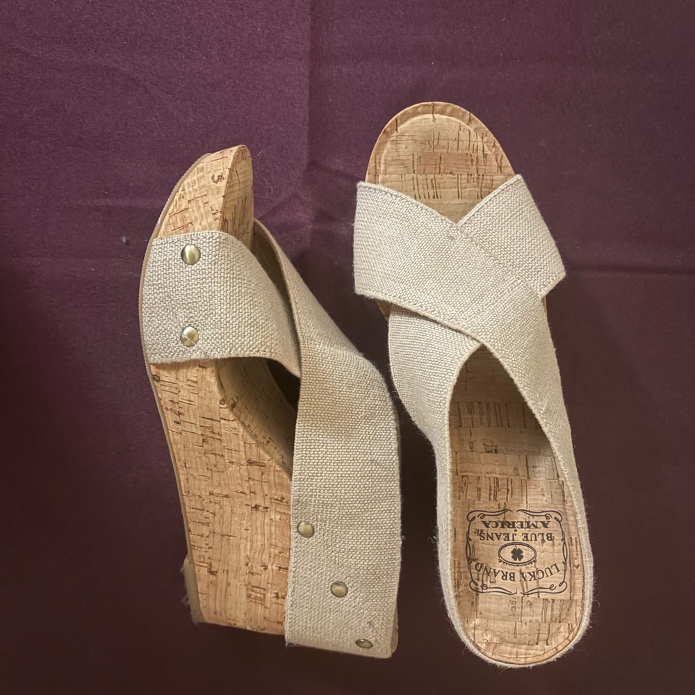 Lucky Brand Women's Cream Wedge Sandals